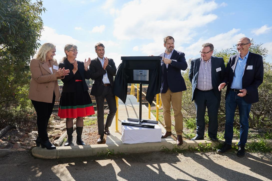 Plaque unveiling marks start of construction at ESA's NNO3 antenna in Australia Plaque unveiling marks start of construction at ESA's NNO3 antenna in Australia